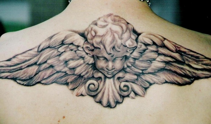 Tattoo-Designs-Rücken-Oberteil-Engel-Motiv