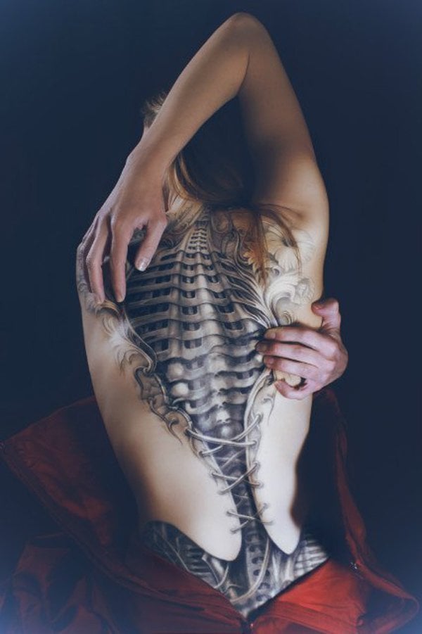 Tattoo-Ideen-3D-Motive-Ideen-Frauen-Rücken