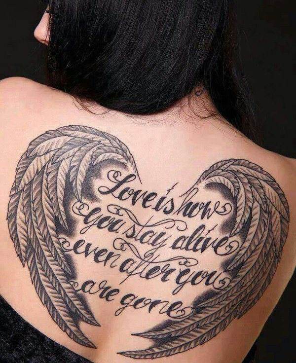 Tattoo-Ideen-Engelsflügel-Schriften-Rücken