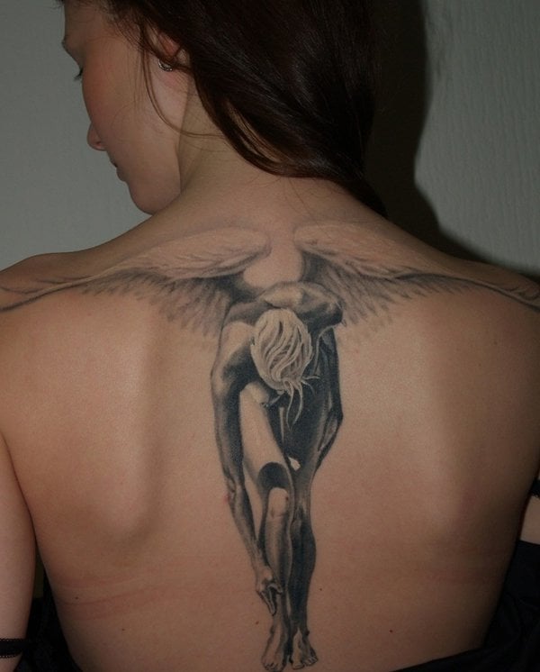 Tattoo-Ideen-Engelsflügel-futuristisch-Frauen-Rücken