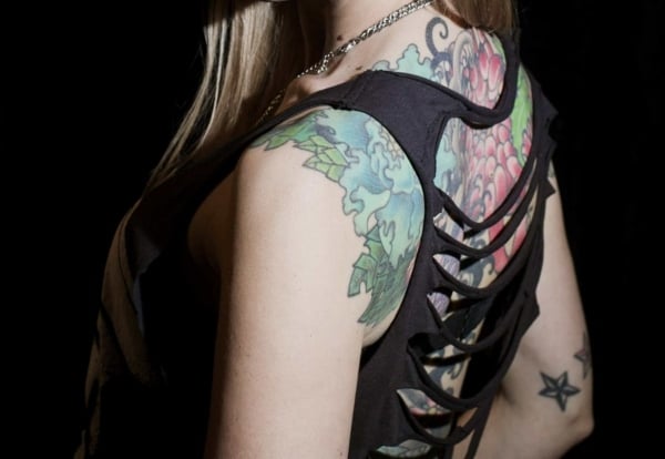 Tattoo-Ideen-Motive-Blumen-Rücken-Frauen
