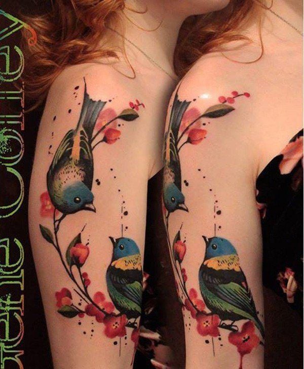Tattoo-Ideen-Oberarm-Wasserfarben-Vögel