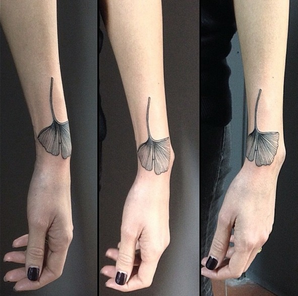 Tattoo-Ideen-Pusterblume-Blatt-schwarz-Motive