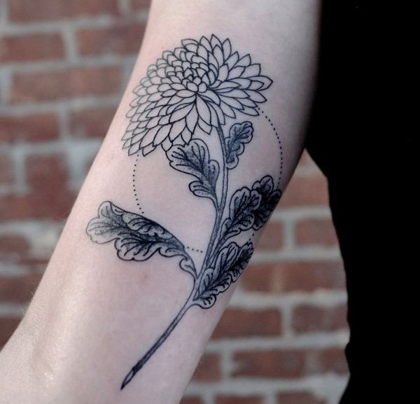 Tattoo-Ideen-Pusterblumen-Oberarm-Frauen