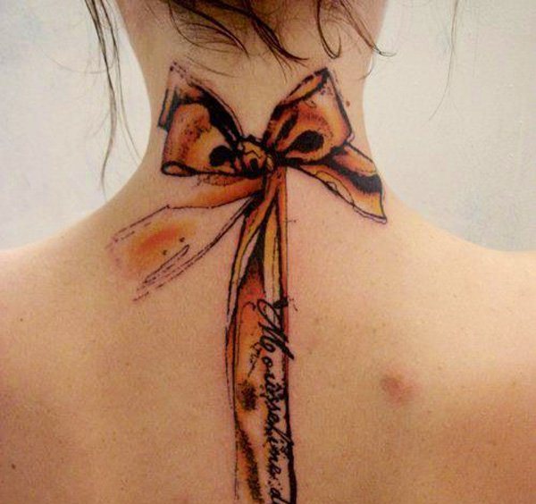 Tattoo-Ideen-Schleife-hinten-Rücken