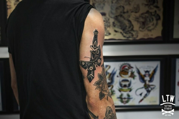 Tattoo-Ideen-Schmetterlinge-Motive-Oberarm-Mann