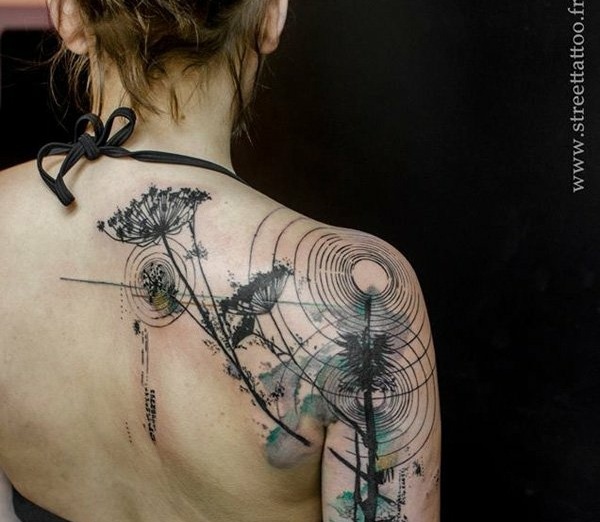 Tattoo-Ideen-Schulter-Obverarm-Blumen-geometrische-Motive
