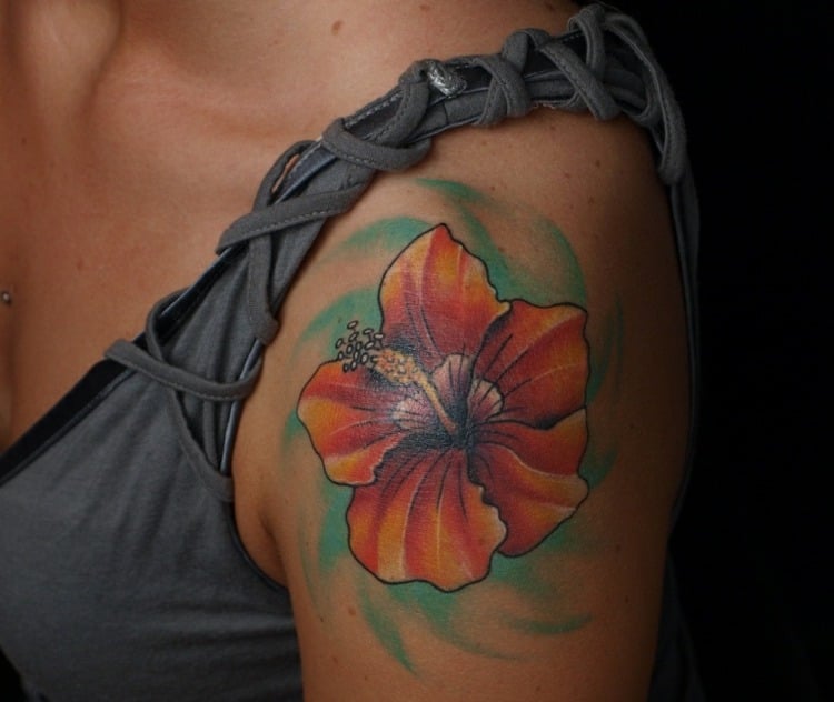 Tattoo-Oberarm-Blume-Frauen-Motive-Ideen