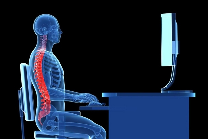 Tipps-Ergonomie-am-Arbeitsplatz-Rücken-Wirbelsäule-schonen