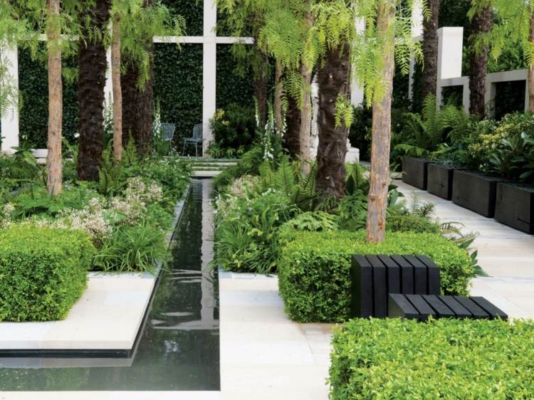 Wasserspiele-Garten-Betonbecken-Ideen-modern-immergrün