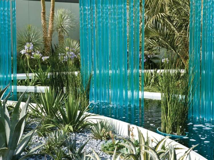 Wasserspiele-Garten-Gartenteich-dekorieren-Glas-Ideen