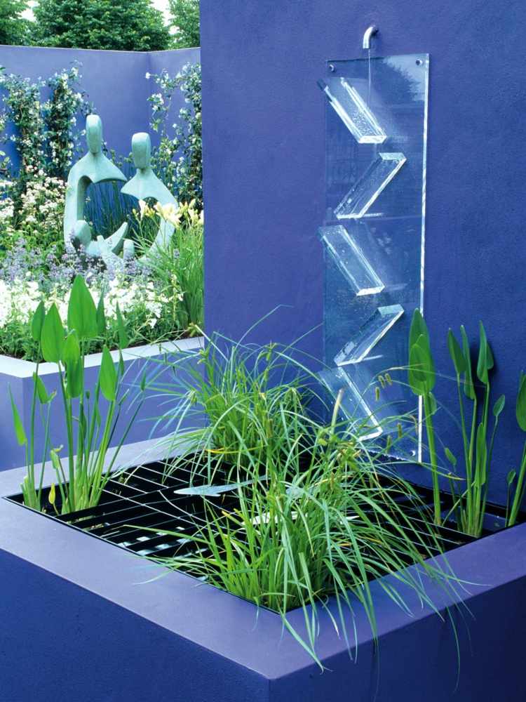 Wasserspiele-Garten-lila-Beton-Glas-dekorativ