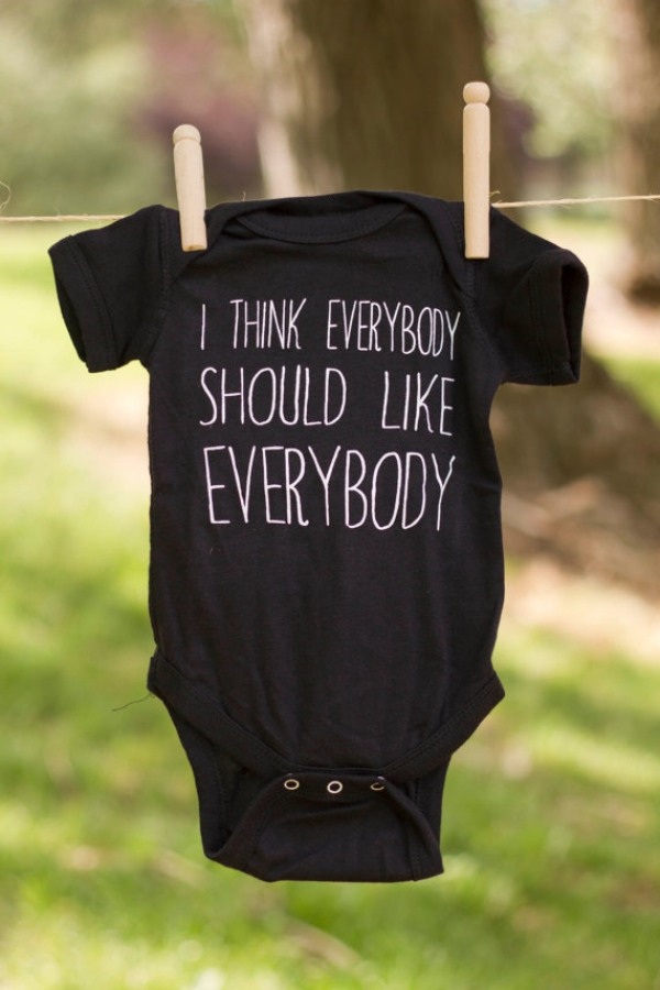baby-geschenkidee-bedruckt-t-shirt-mit-positiven-botschaften