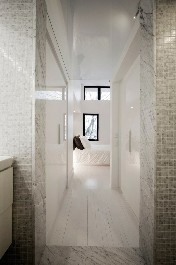 badezimmer schlafzimmer mosaik grau flur schrank