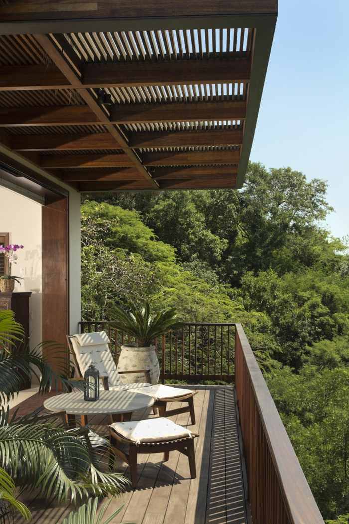 balkon design tropisch holz mexikanisch liegestuhl