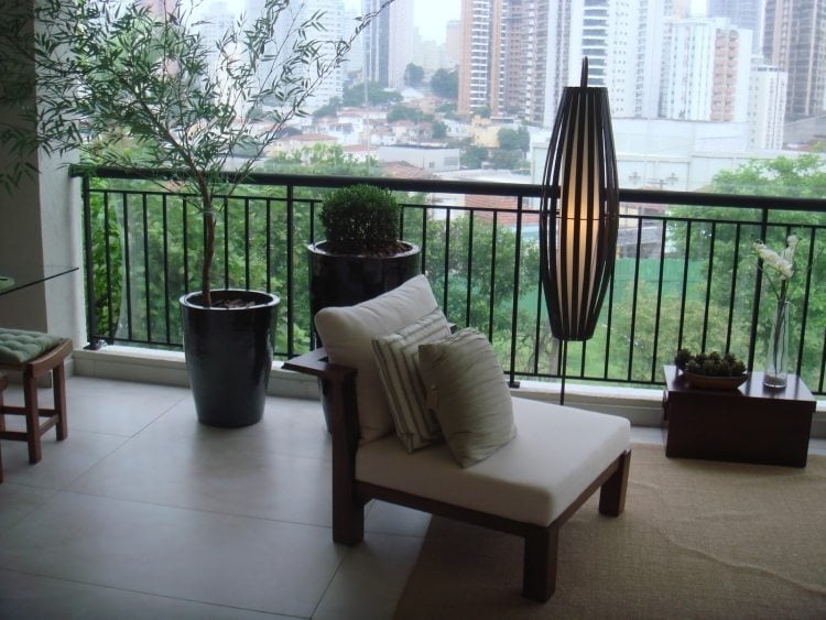 Balkon Sichtschutz pflanzen-kuebel-metall-balkongelander