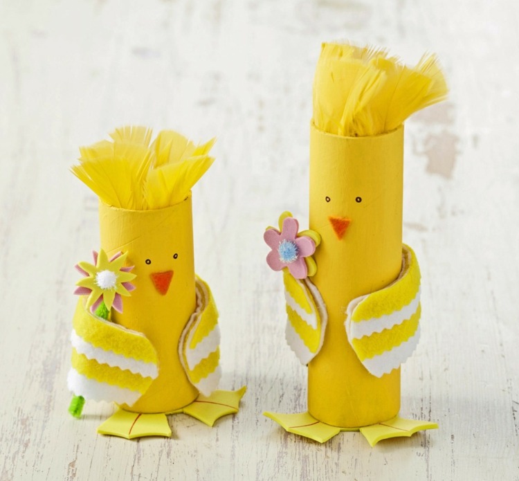 basteln mit kindern zu ostern kueken-toillettenpapierrolle-gelb-farbe-filz-fluegel