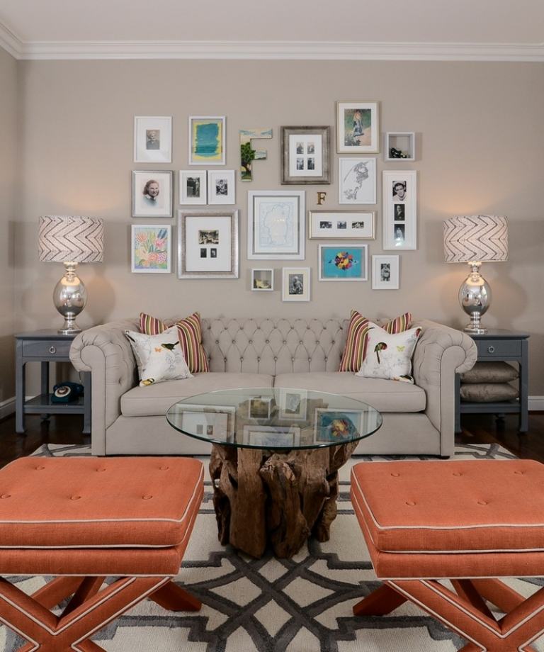 bilderrahmen collage wohnzimmer wanddeko weiss couch vintage