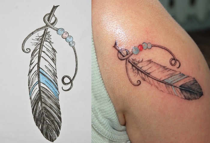 bunt-feder-tattoo-design-oberarm-schulter-frauen-motive