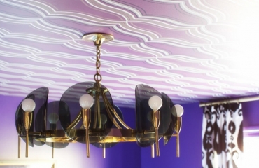 Beton Wand und helles Holz für Einrichtung und Fassade eines Hauses