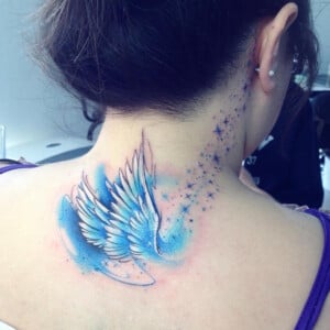 engel-tattoo-designs-ideen-watercolor-blau-rücken