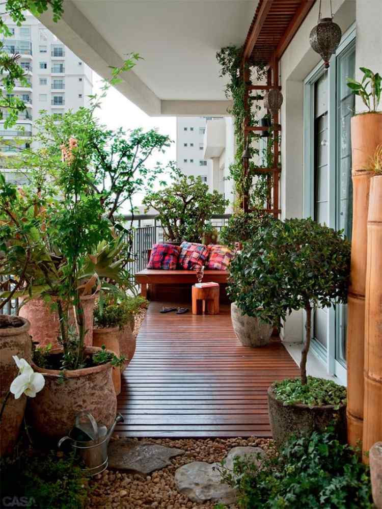 garten-terrassengestaltung-balkon-stadt-wohnung-pflanzen-holzboden-erholsam