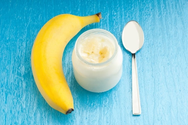gesichtsmasken-selbermachen-gegen-trockene-haut-rezept-joghurt-banane