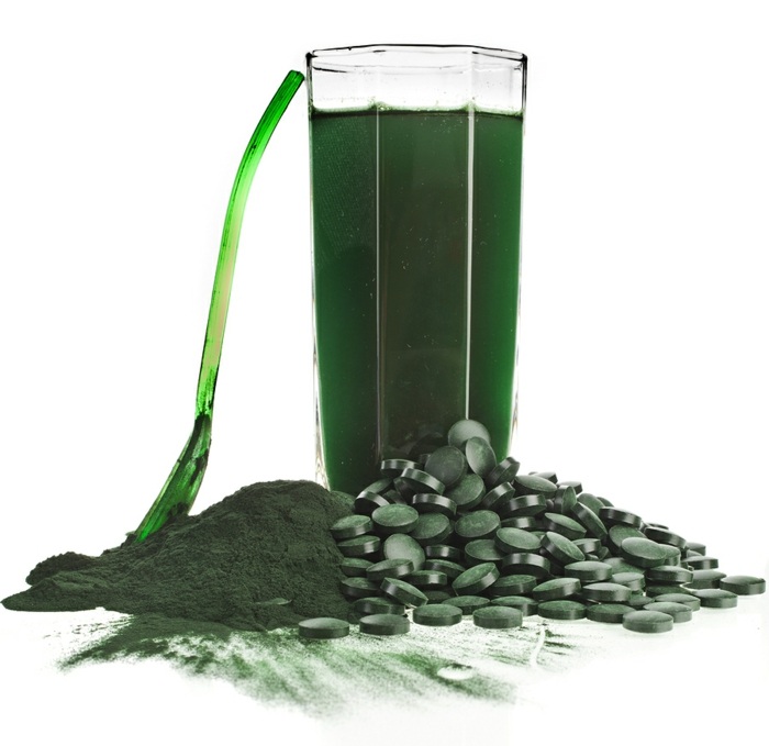 gesunde ernährung mit algen spirulina tabletten pulver smoothie