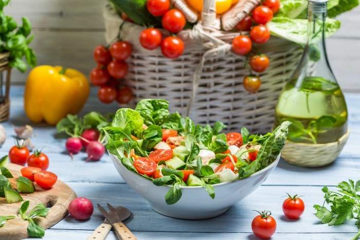 gesunder salat zubereitung gartensala tomaten paprika entgiften