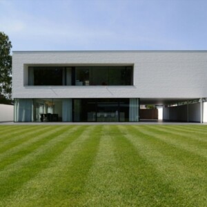 haus design in belgien garten terrasse rasen minimalistisch