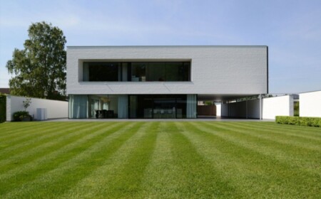 haus design in belgien garten terrasse rasen minimalistisch