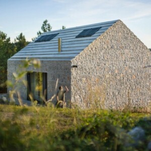 haus design in slowenien dach fenster tür monolithisch