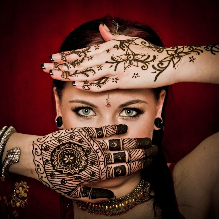 henna tattoo ideen haende damen tradition indien