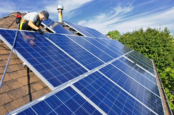 installation einer solaranlage dach bauen energie sparen