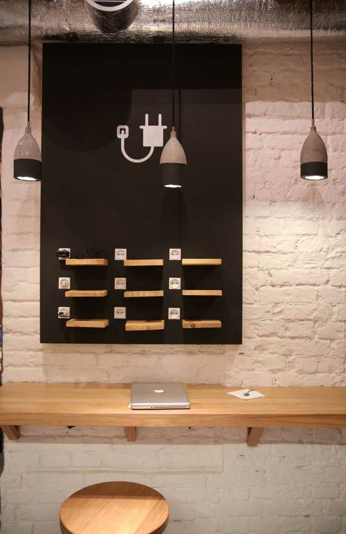 interieur restaurant accessoire steckdosen smartphone originelle idee