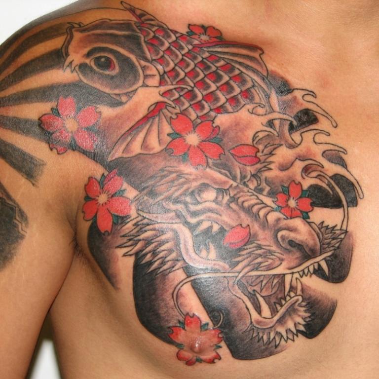 koi tattoo brust tiger schwarz rot design idee
