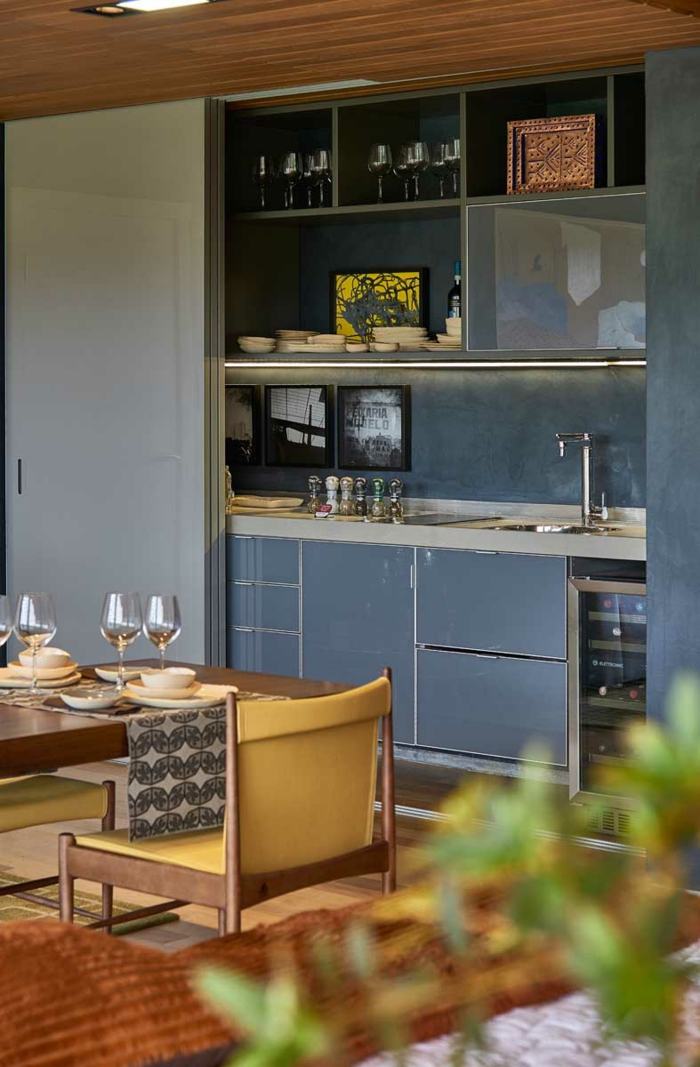 küche design blau schiebetür esstisch stuhl