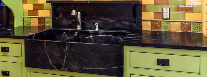 küche einrichten spüle design schwarz marmor speckstein