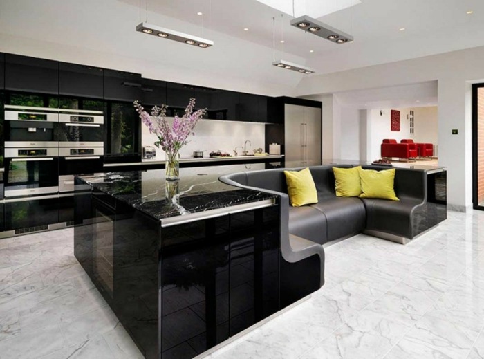 kücheninsel mit sofa schwarz leder marmor