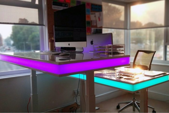 led schreibtisch innovativ farbwahl modern büro gestalten bunt
