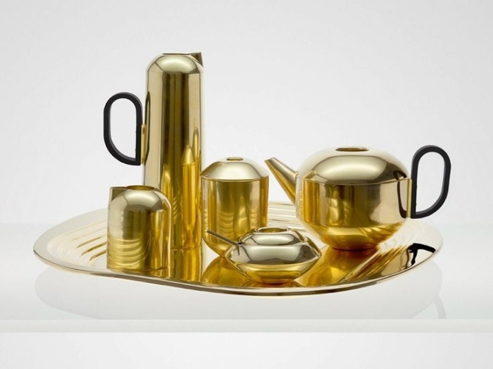 modern-Teeservice-in-Gold-Optik-Luxus-Accessoire-FORM-TEA-Tom-Dixon