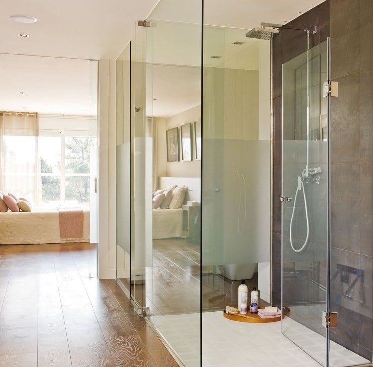 moderne-badgestaltung-glas-tuer-bodengleiche-dusche