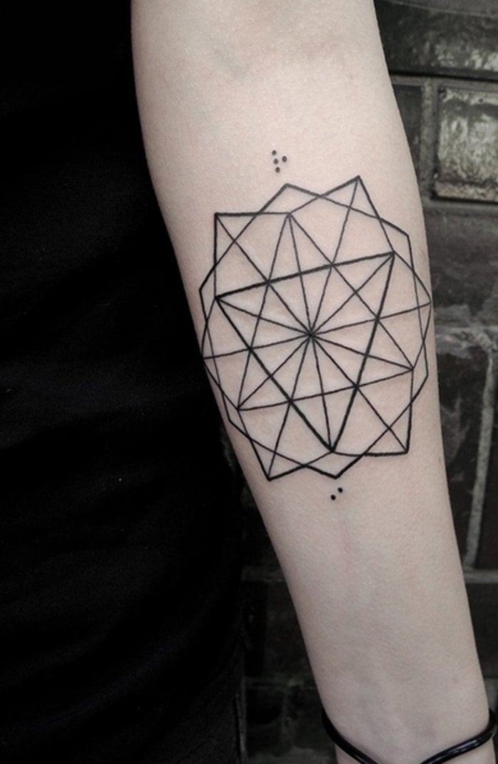 moderne-tattoo-ideen-für-männer-amrtattoo-heilige-Geometriesymbole