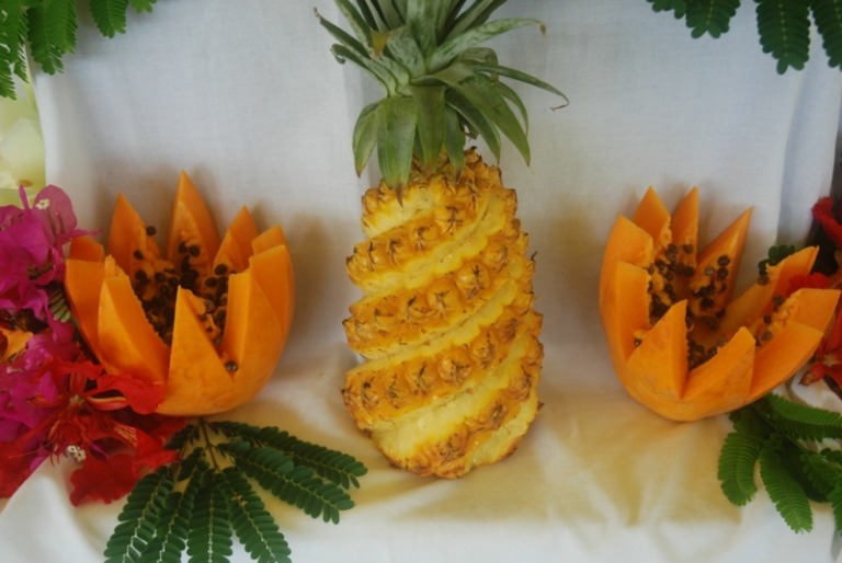 obst schnitzen ananas spirale buffet mango kunst