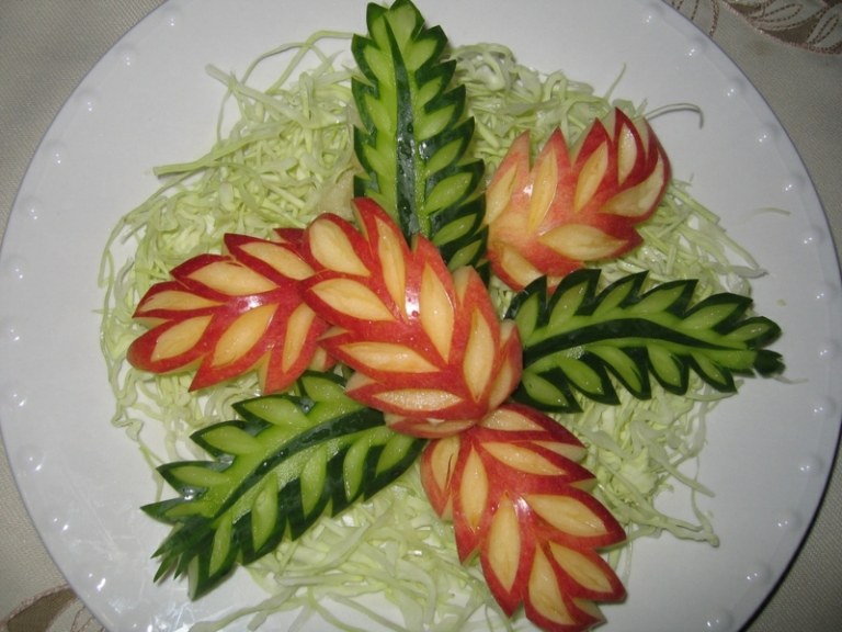 obst-schnitzen salat aepfel gurke blaetter motiv idee