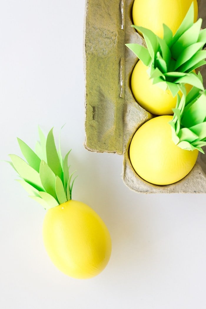 ostereier-dekorieren-ananase-gelb-ausgeblasene-eier