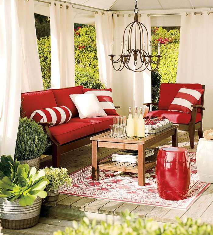 outdoor sonnenschutz vorhänge weiß terrasse sofa pflanzen teppich