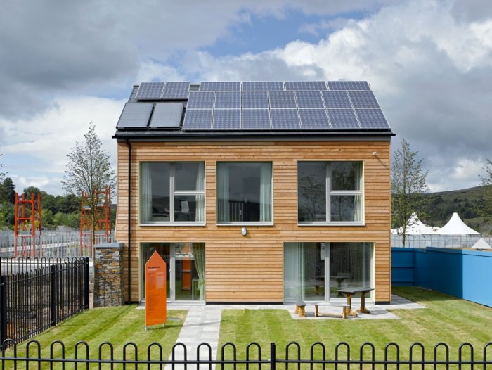 passivhaus design solarenergie dach installation vorgarten