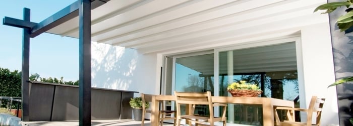 pergola sonnenschutz plissee terrasse esstisch weiß
