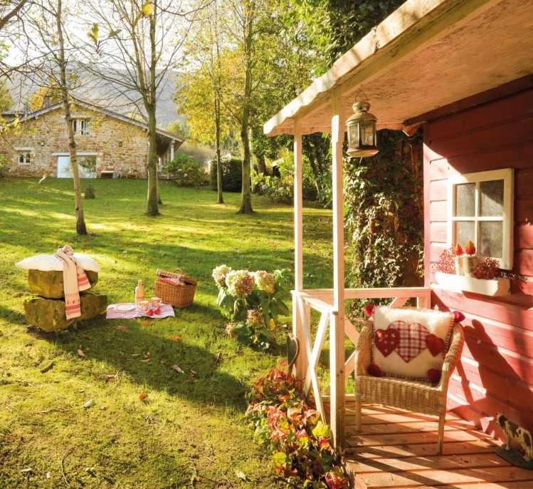 Pflegetipps für Holz gartenhaus-kleine-veranda-rot-gestrichene-fassade